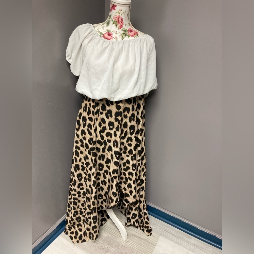 Split skirt Leopard and White flowy dress